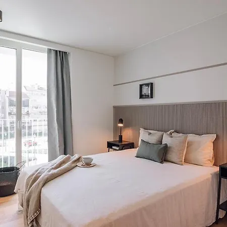 Almeirim - 2 Bedroom And Balcony In Areeiro 아파트