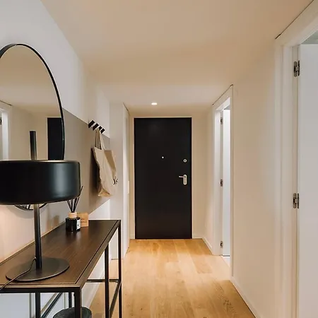 Almeirim - 2 Bedroom And Balcony In Areeiro * 리스본