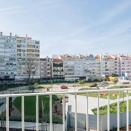 Almeirim - 2 Bedroom And Balcony In Areeiro 아파트 *