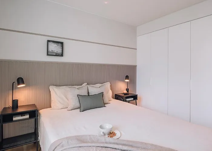 Almeirim - 2 Bedroom And Balcony In Areeiro *