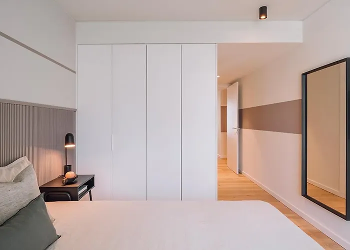 Almeirim - 2 Bedroom And Balcony In Areeiro 아파트 리스본