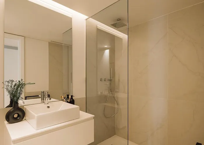 Almeirim - 2 Bedroom And Balcony In Areeiro 아파트