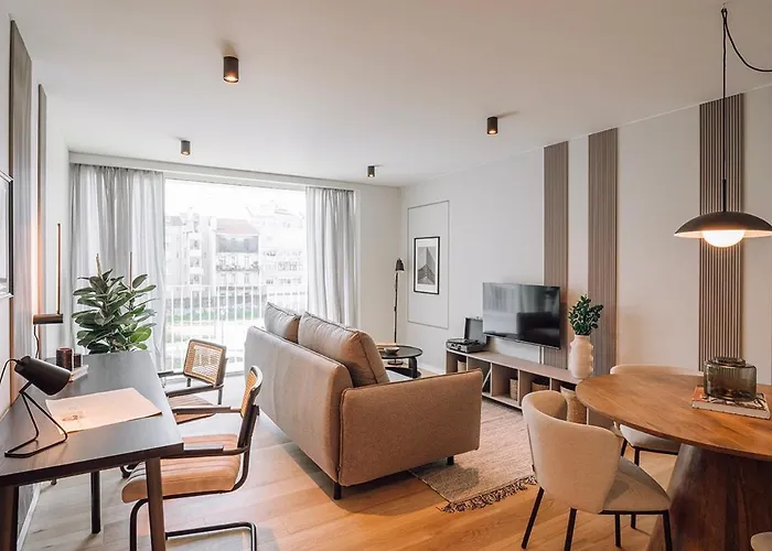 Almeirim - 2 Bedroom And Balcony In Areeiro 아파트 *