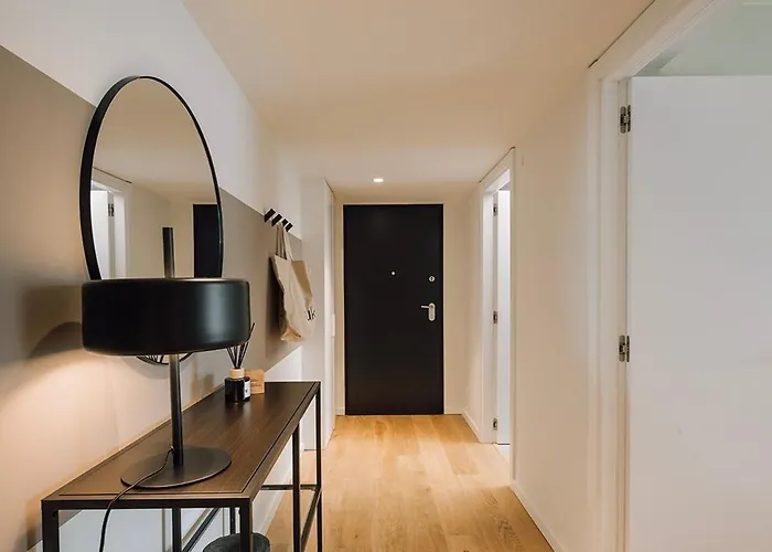 Almeirim - 2 Bedroom And Balcony In Areeiro * 리스본