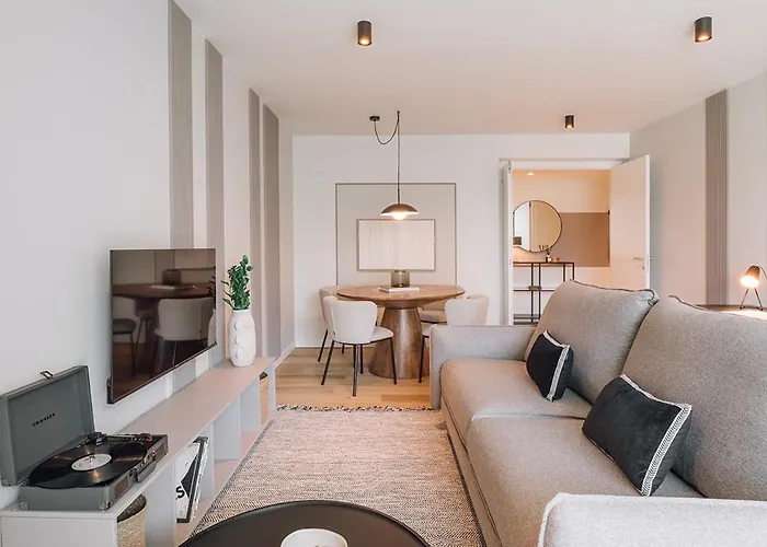 Almeirim - 2 Bedroom And Balcony In Areeiro شقة *