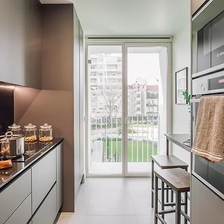 Apartman Almeirim - 2 Bedroom And Balcony In Areeiro